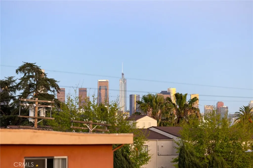 922 N Ridgewood Pl, Los Angeles, California 90038 home-pic-30