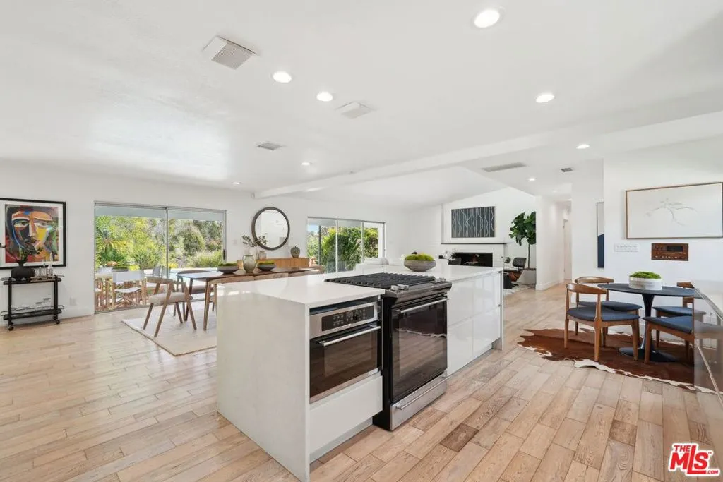 2700 Carmar Drive, Los Angeles, California 90046 home-pic-14