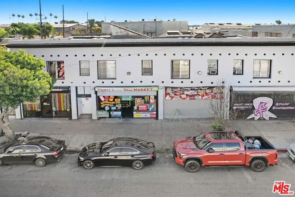 2906 S San Pedro Street, Los Angeles, California 90011, 2 Bedrooms Bedrooms, ,11 BathroomsBathrooms,Residential Income,For Sale,San Pedro,25520821