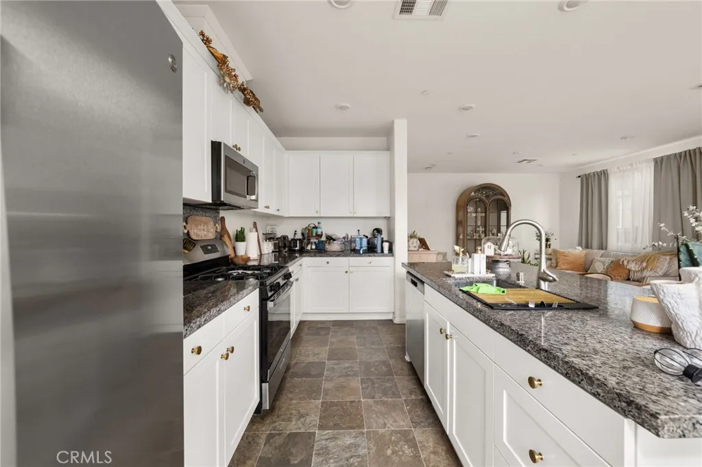 16502 Casa Grande Avenue 235, Fontana, California 92336 home-pic-15