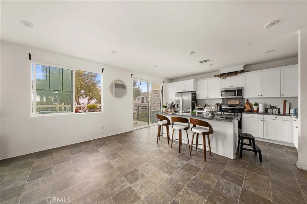 16502 Casa Grande Avenue 235, Fontana, California 92336 home-pic-12