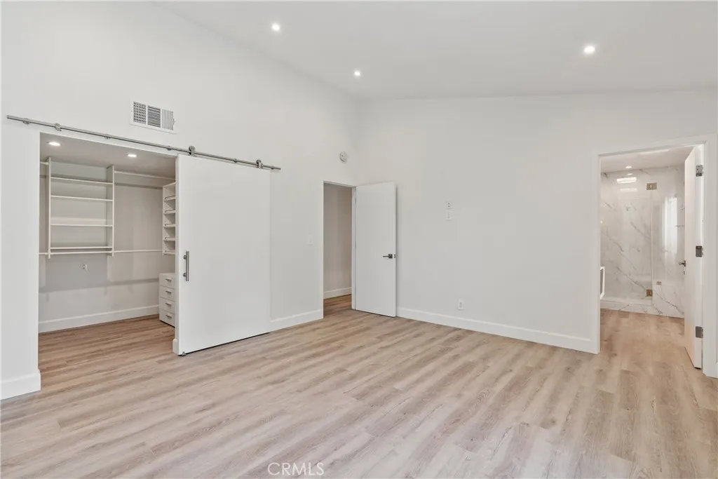 5540 Franrivers Avenue, Woodland Hills, California 91367 home-pic-21