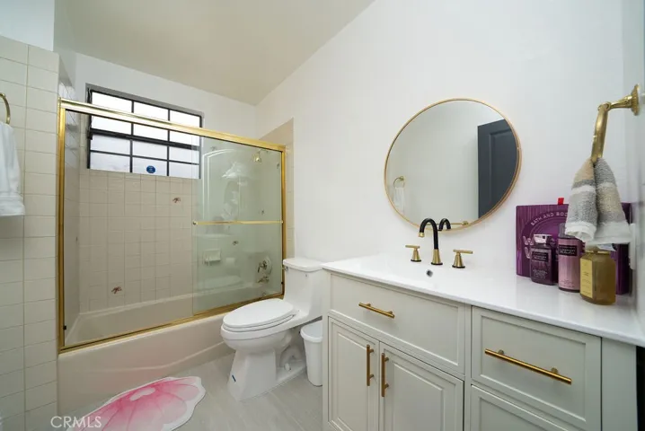 Upstair Full Bath 1