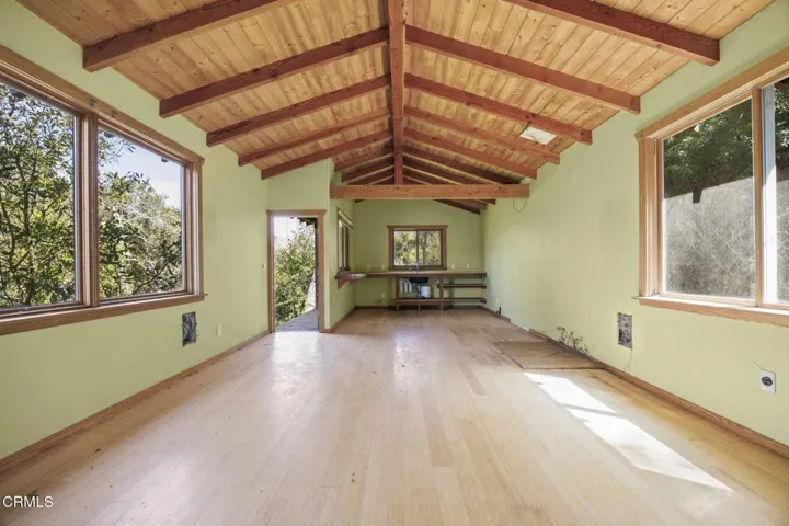 10a-web-or-mls-UpmarketMedia_4620C-135