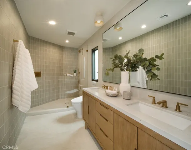 2604 Victoria Drive, Laguna Beach, California 92651