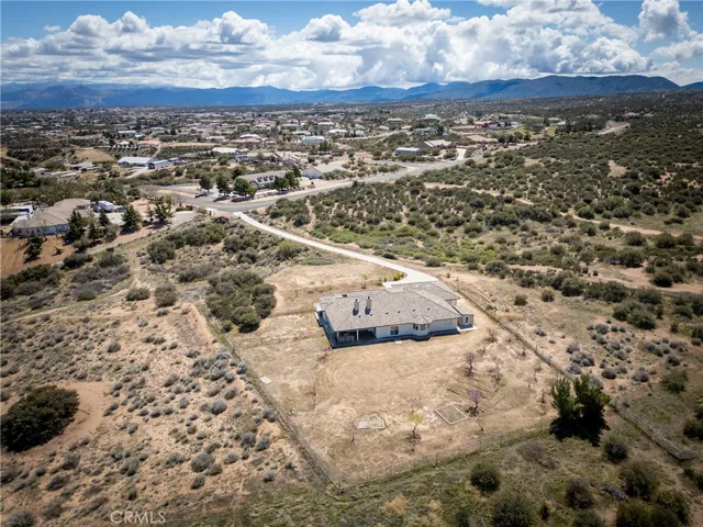 9678 Farmington Street, Oak Hills, California 92344