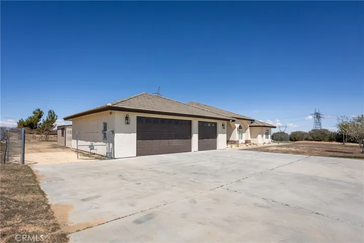 9678 Farmington Street, Oak Hills, California 92344