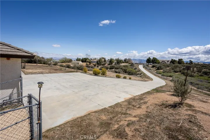 9678 Farmington Street, Oak Hills, California 92344