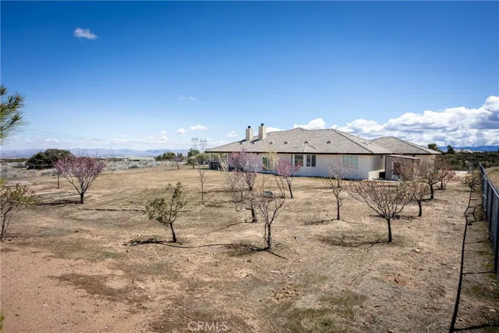 9678 Farmington Street, Oak Hills, California 92344