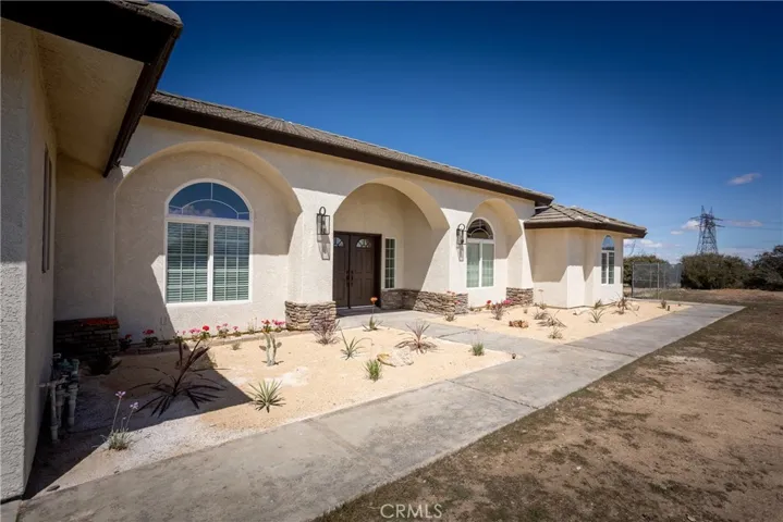 9678 Farmington Street, Oak Hills, California 92344