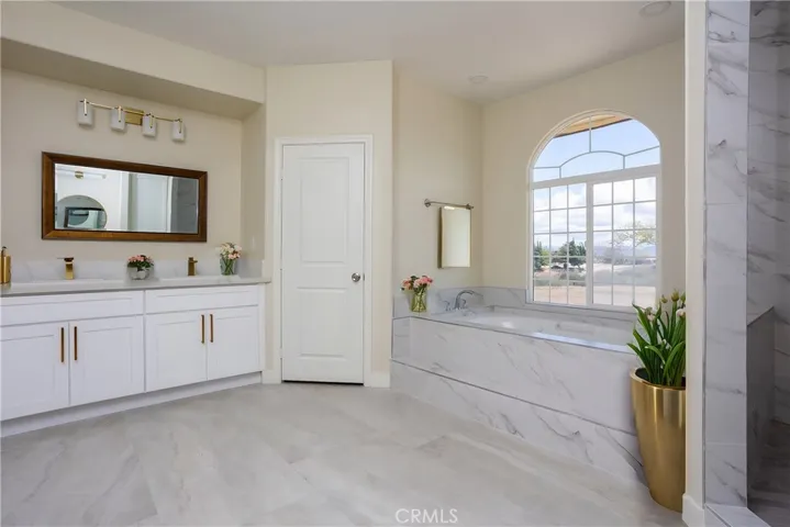 Virtual staging primary bathroom