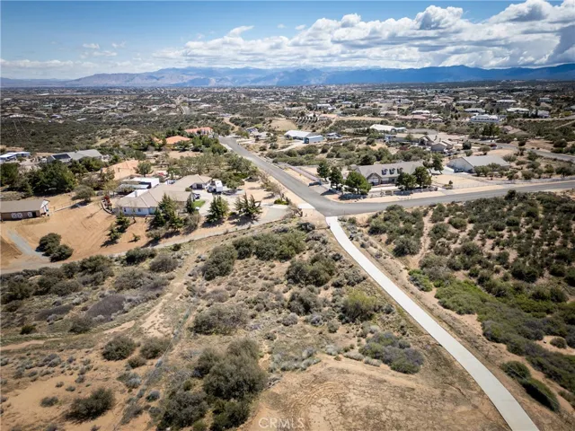 9678 Farmington Street, Oak Hills, California 92344