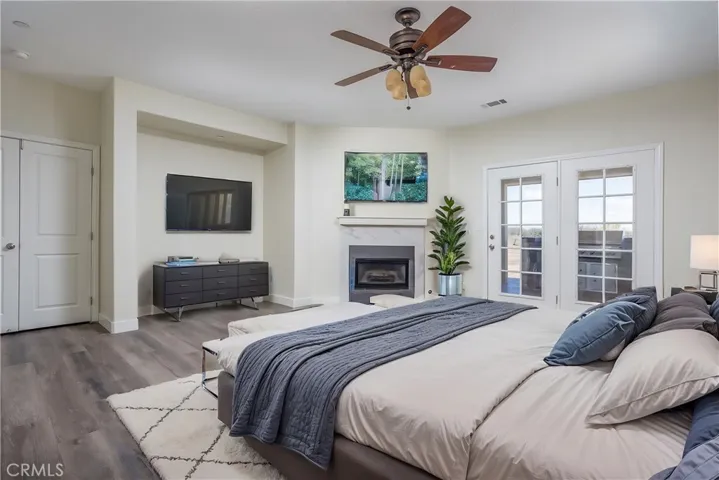 Virtual staging - Primary bedroom w/fireplace