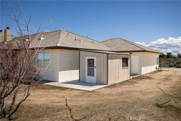 9678 Farmington Street, Oak Hills, California 92344