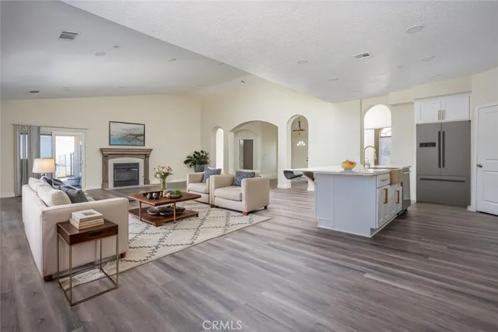 Virtual staging - Living/Dining room