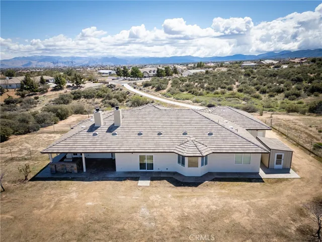 9678 Farmington Street, Oak Hills, California 92344
