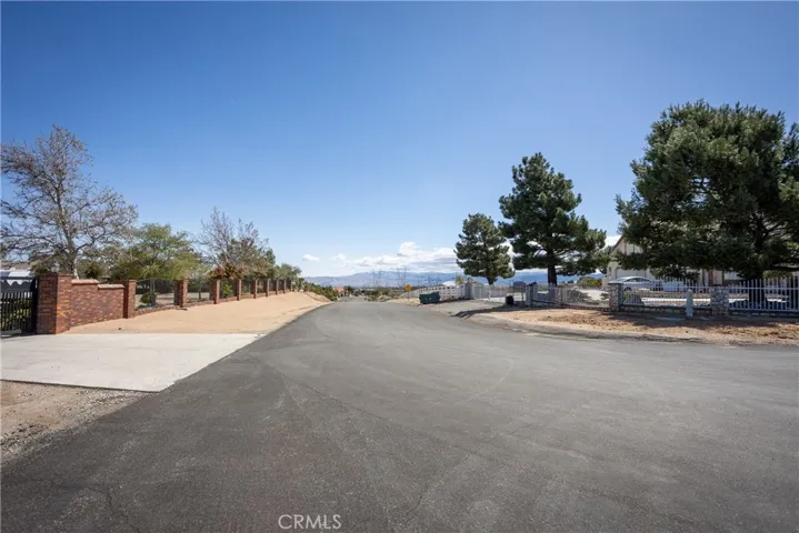 9678 Farmington Street, Oak Hills, California 92344