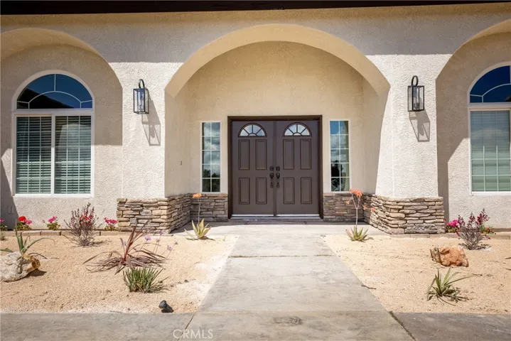 9678 Farmington Street, Oak Hills, California 92344