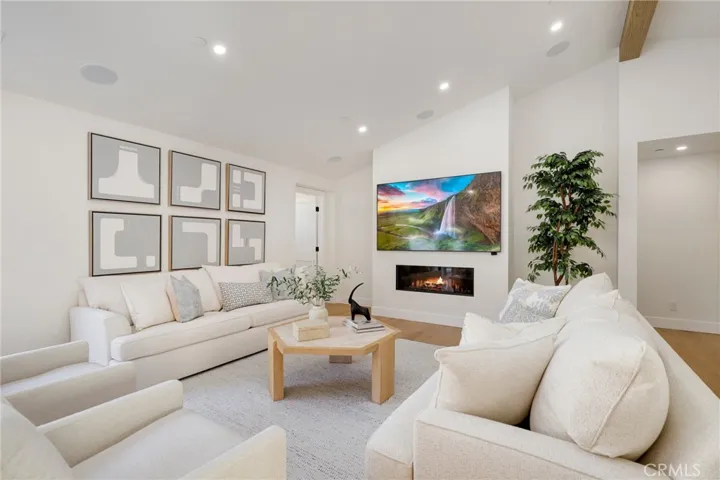 2812 Carob Street, Newport Beach, California 92660
