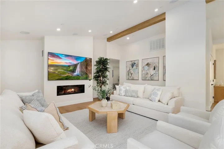 2812 Carob Street, Newport Beach, California 92660