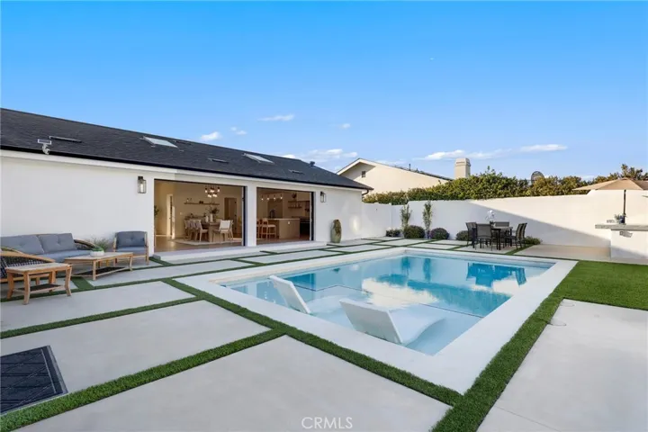 2812 Carob Street, Newport Beach, California 92660
