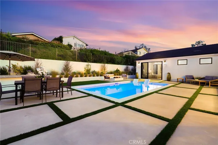 2812 Carob Street, Newport Beach, California 92660