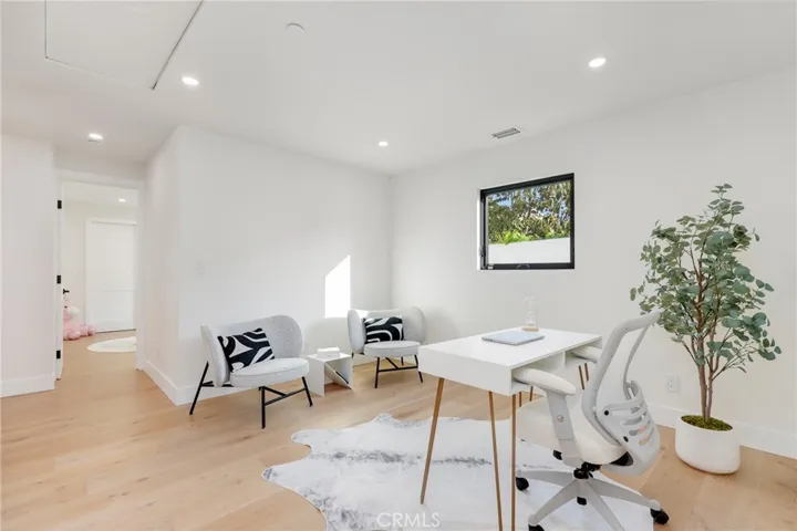 2812 Carob Street, Newport Beach, California 92660