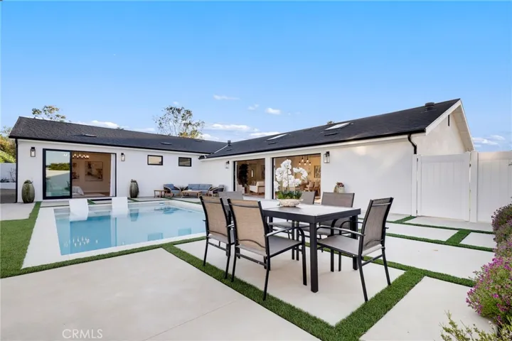 2812 Carob Street, Newport Beach, California 92660