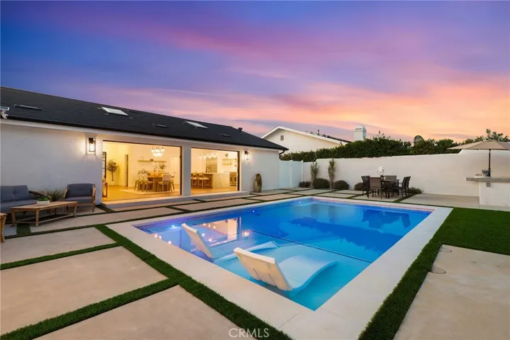 2812 Carob Street, Newport Beach, California 92660