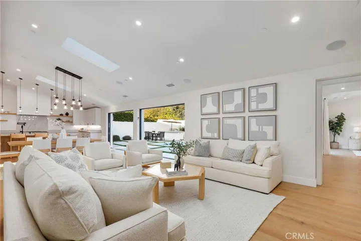 2812 Carob Street, Newport Beach, California 92660