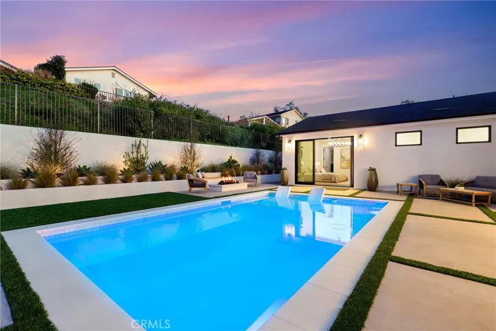 2812 Carob Street, Newport Beach, California 92660