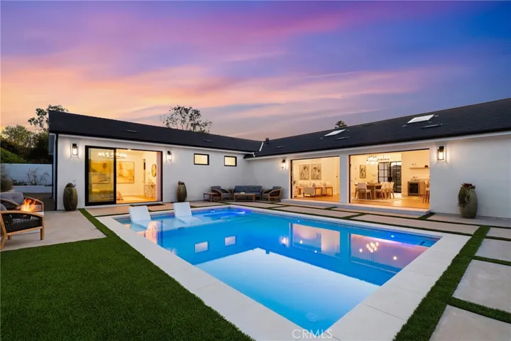 2812 Carob Street, Newport Beach, California 92660