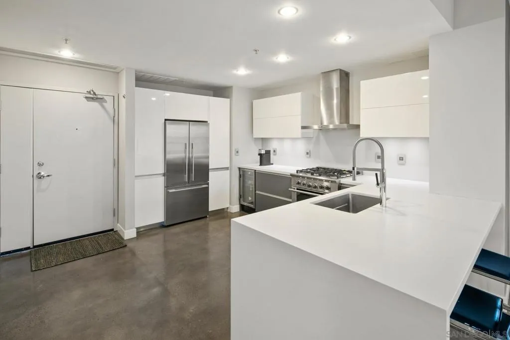 850 Beech St 1704, San Diego, California 92101 home-pic-3