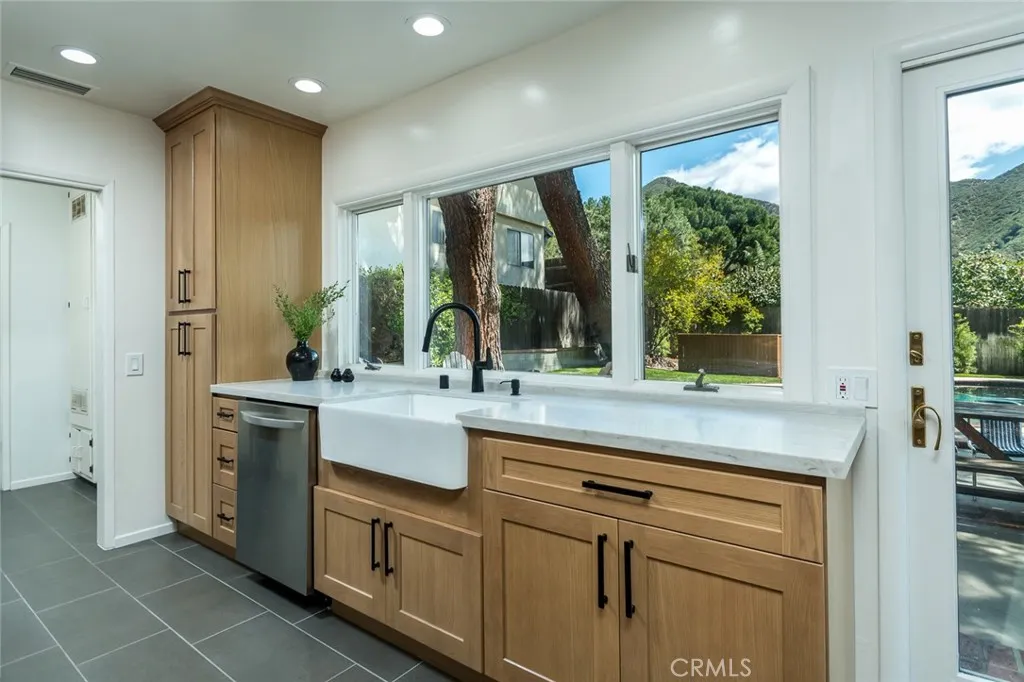 5874 Freeman Avenue, La Crescenta, California 91214 home-pic-19