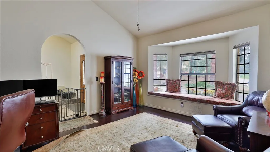 12698 La Solana Drive, Redlands, California 92373 home-pic-4