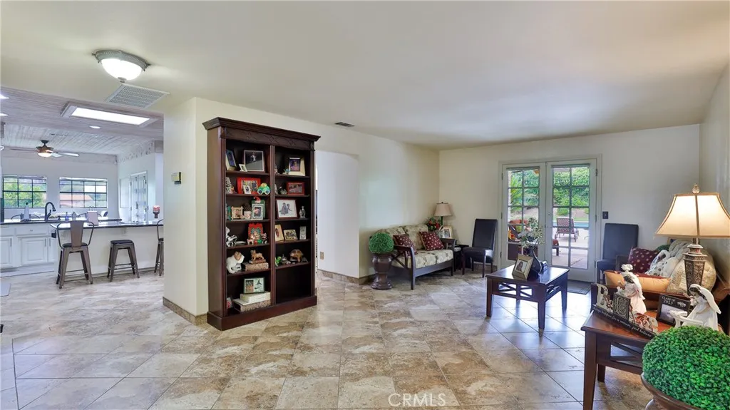 12698 La Solana Drive, Redlands, California 92373 home-pic-7