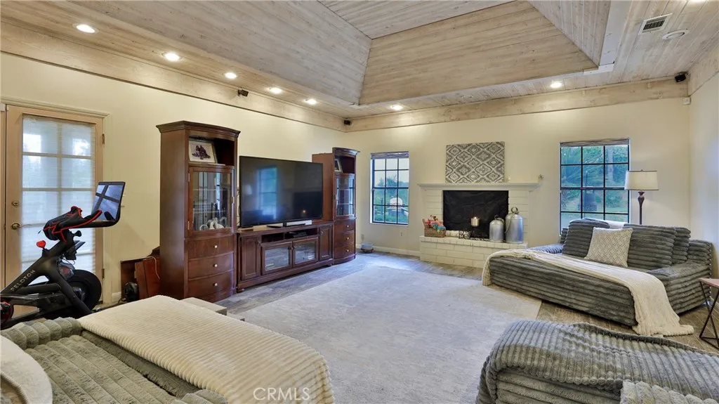 12698 La Solana Drive, Redlands, California 92373 home-pic-9