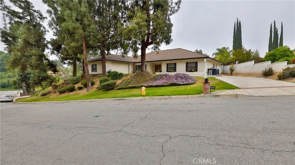 12698 La Solana Drive, Redlands, California 92373 home-pic-1
