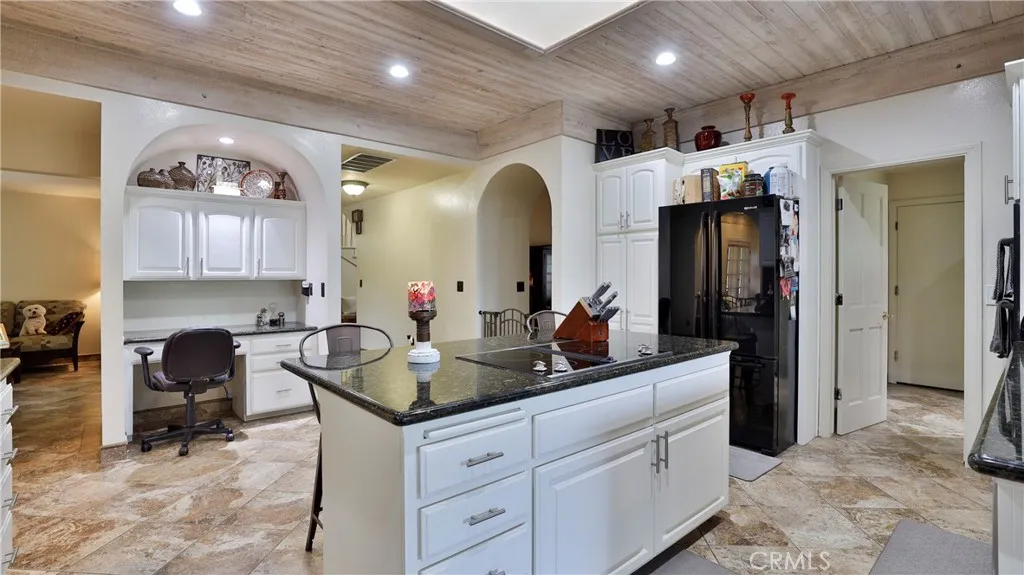 12698 La Solana Drive, Redlands, California 92373 home-pic-16