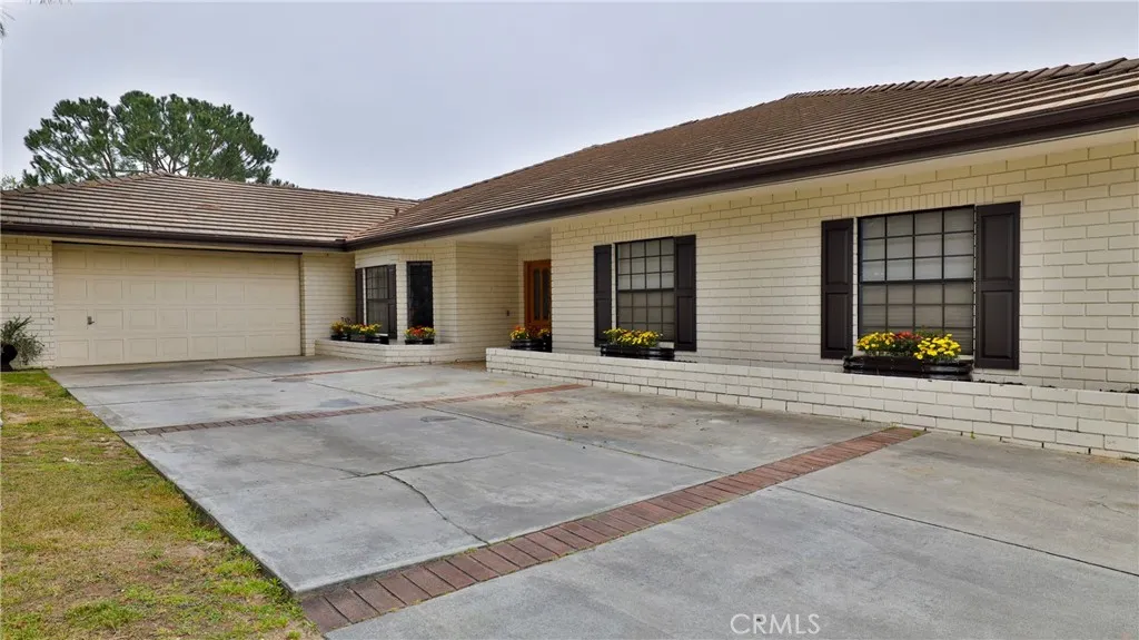 12698 La Solana Drive, Redlands, California 92373 home-pic-2