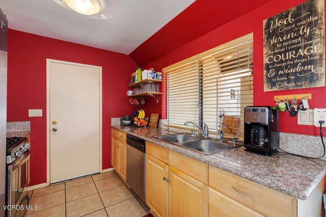 1112 Okapi Ln Ventura CA 93003-small-012