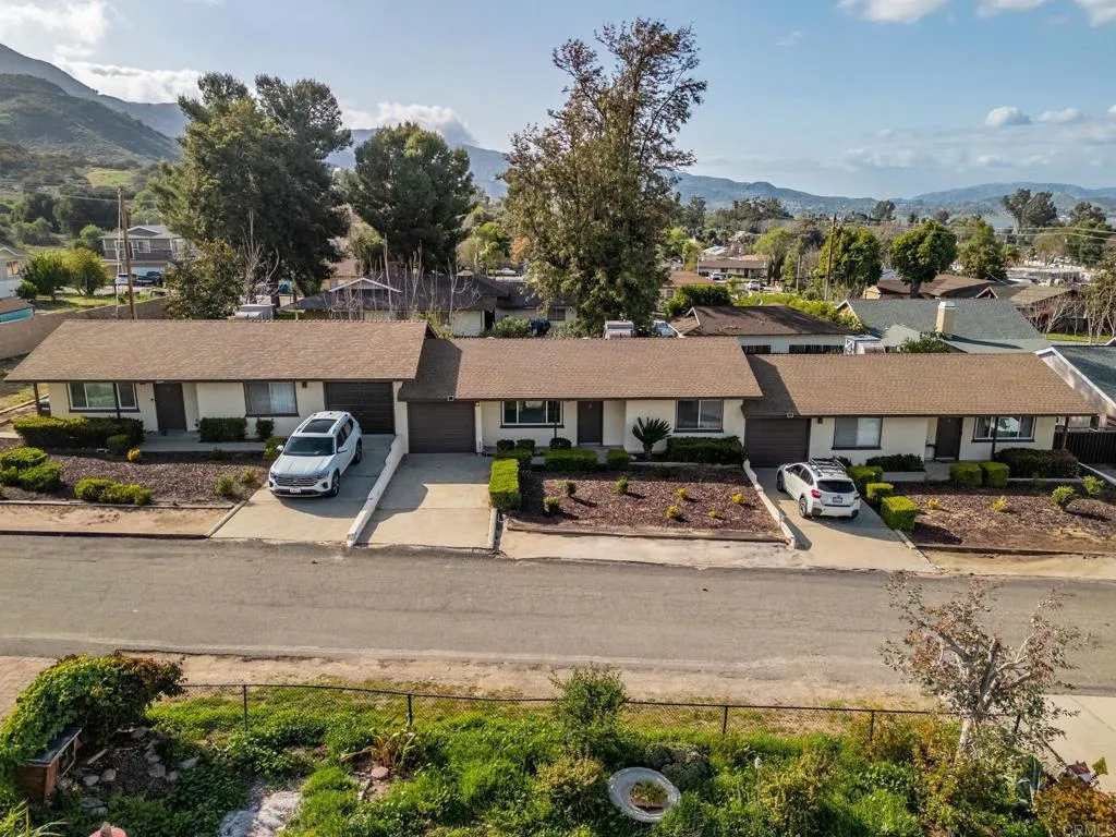 33115 Evergreen St, Lake Elsinore, California 92530, ,Residential Income,For Sale,Evergreen St,PTP2502406