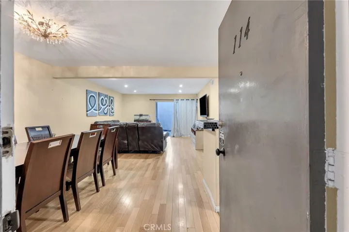 18620 Hatteras Street 114, Tarzana, California 91356