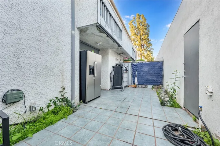 18620 Hatteras Street 114, Tarzana, California 91356