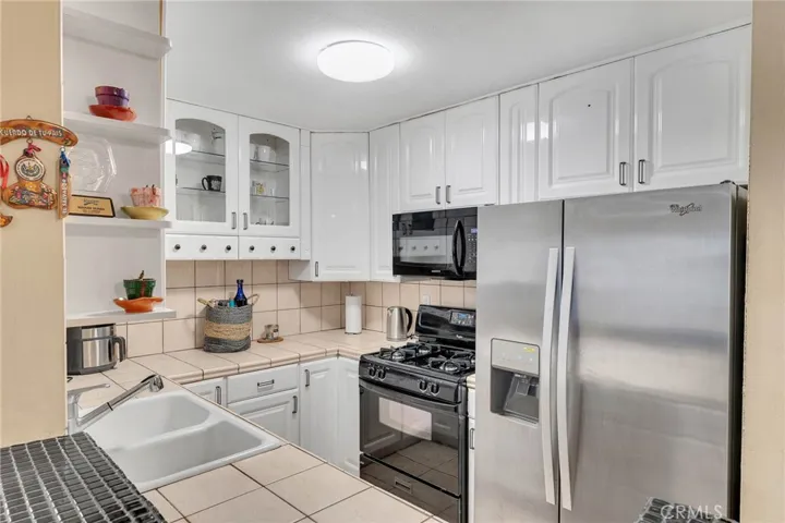 18620 Hatteras Street 114, Tarzana, California 91356