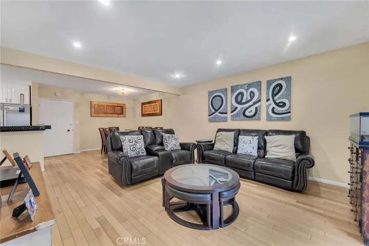 18620 Hatteras Street 114, Tarzana, California 91356