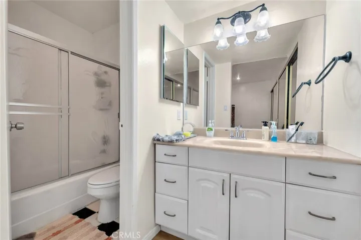 18620 Hatteras Street 114, Tarzana, California 91356