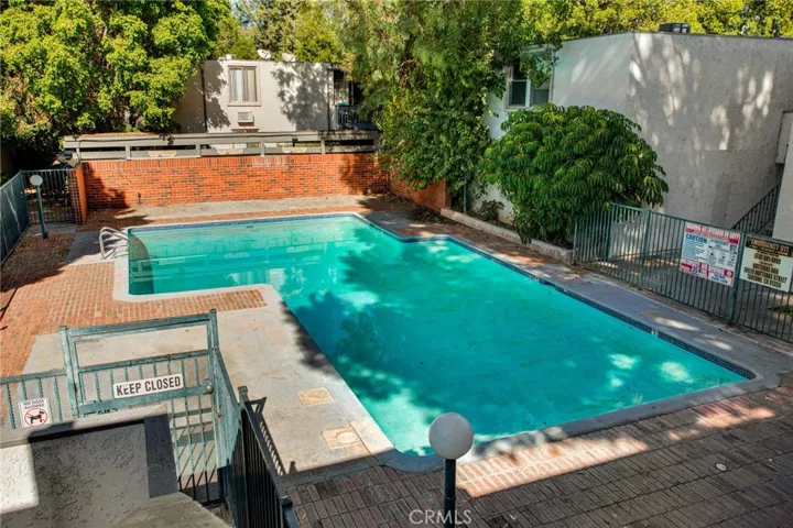 18620 Hatteras Street 114, Tarzana, California 91356