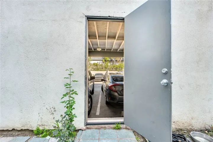 18620 Hatteras Street 114, Tarzana, California 91356