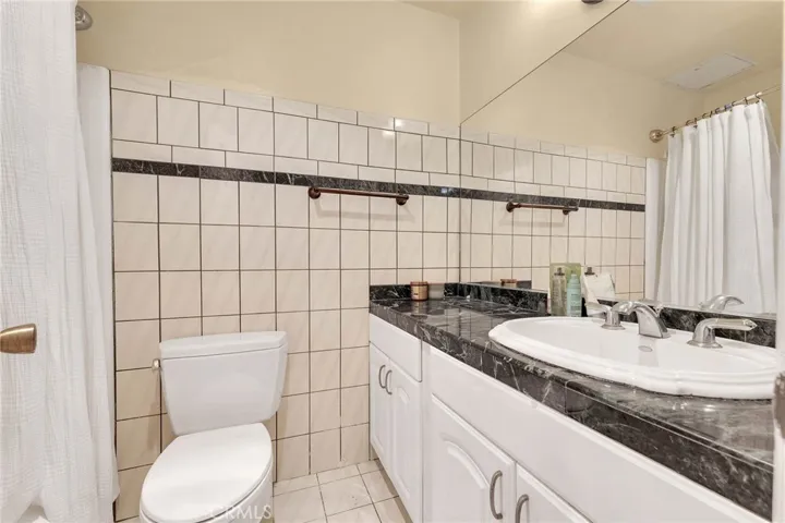 18620 Hatteras Street 114, Tarzana, California 91356